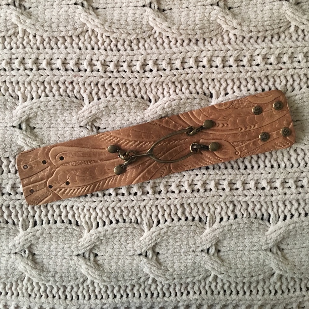 Large Lenny and Eva Cuff with Wishbone Charm nbw