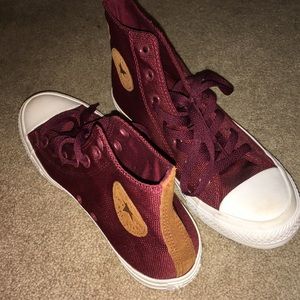 Maroon converse! Never worn!