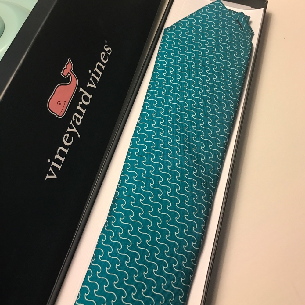 Vineyard vines NWT teal wave tie