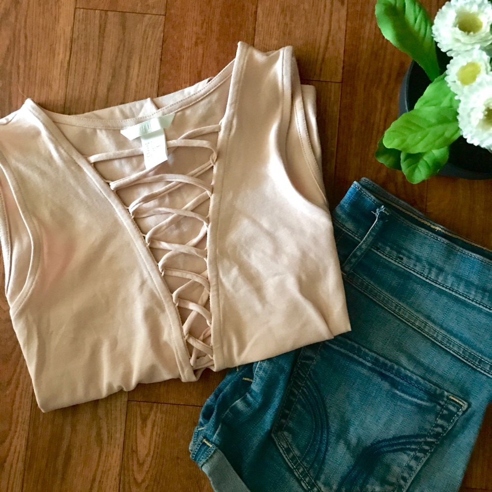 🚫SOLD🚫NWOT H&M Lace Up Bodysuit