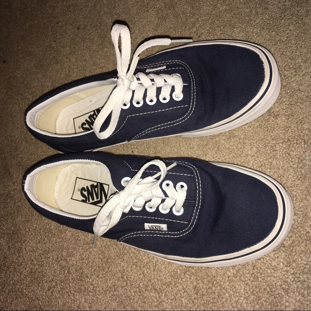 Navy blue low top converse! Never worn