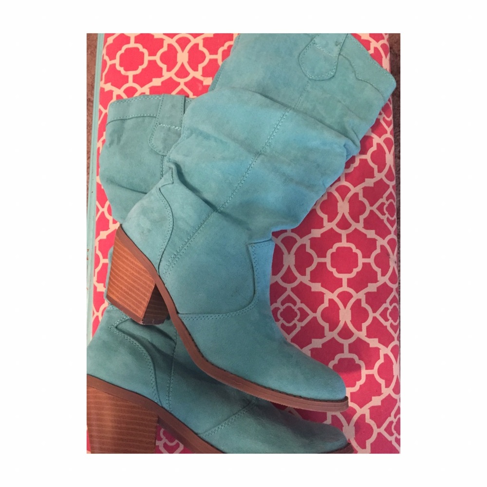 cute turquoise boots, barely worn
