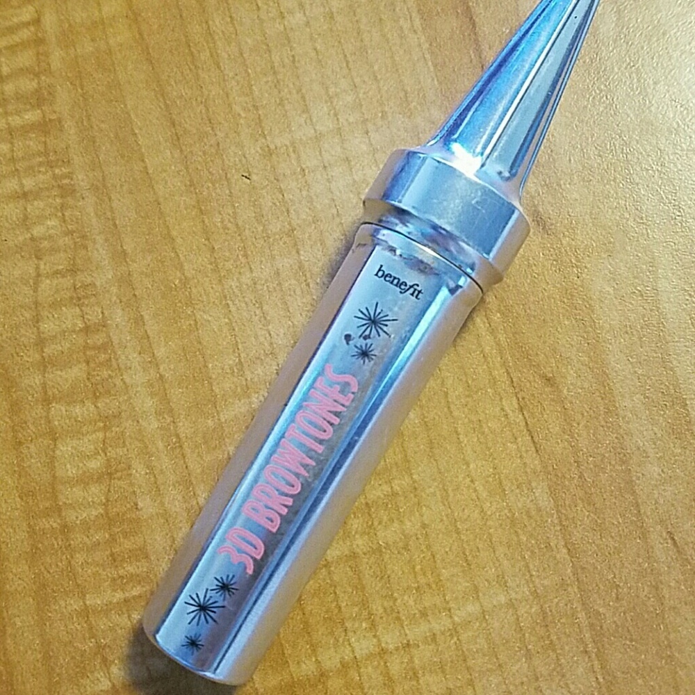 Benefit 3D brow tones in the shade 2