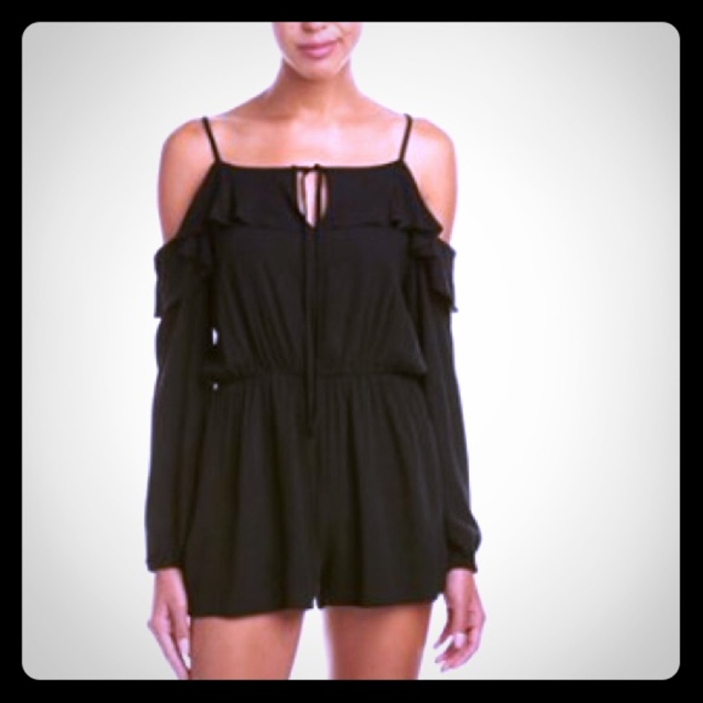 Renamed carmen keyhole romper sz M