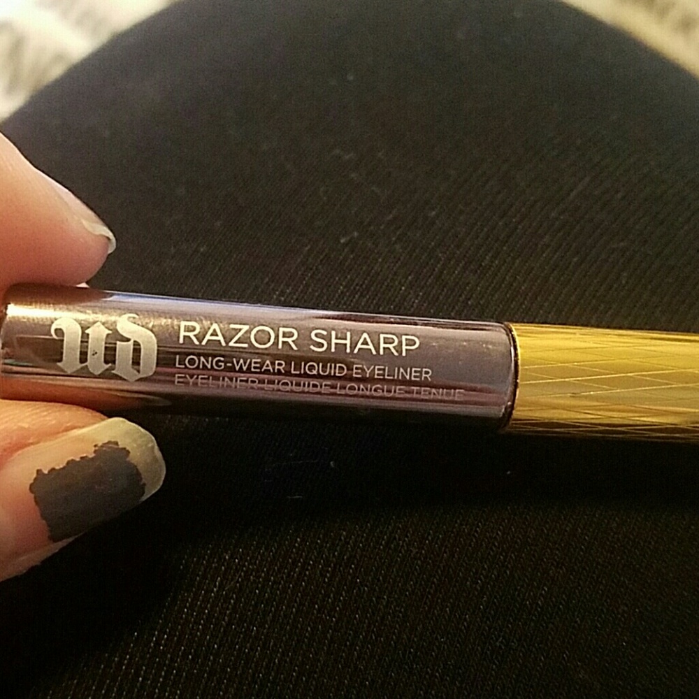 Urban decay razor sharp eye liner