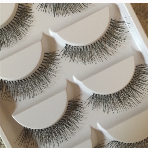 NEW "featherette" lashes - Picture 3 of 3