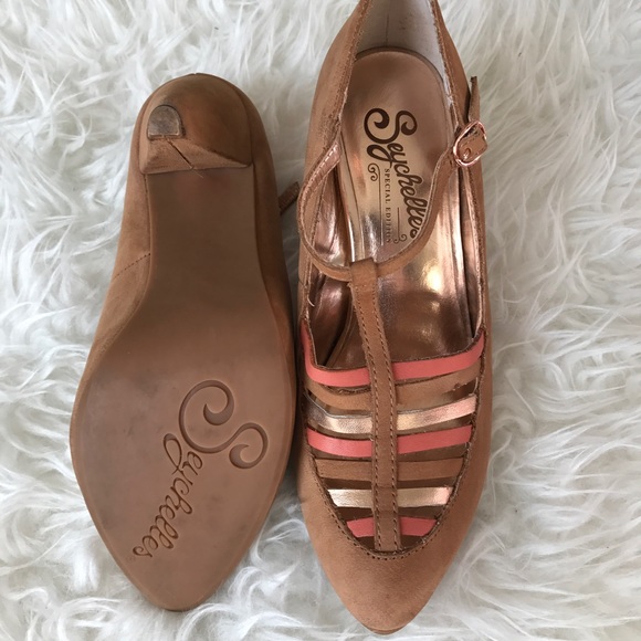 Seychelles Special Edition T-Strap Kitten Heels - Picture 3 of 3