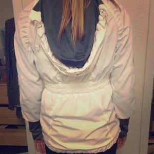 PRICE DROP❗️White jacket in great condition!!