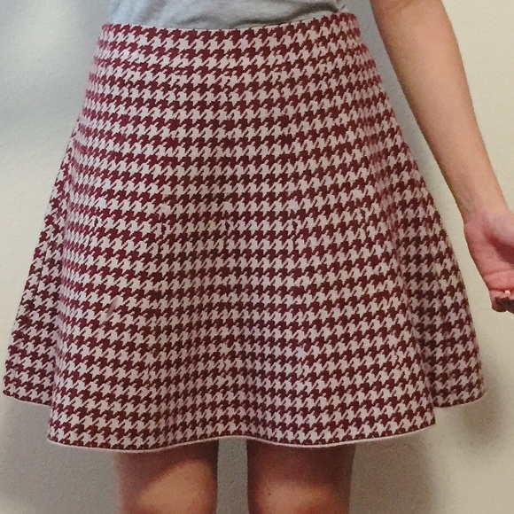Burgundy houndstooth patterned a line skirt - Picture 2 of 5