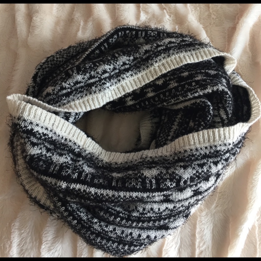 Black & White Infinite Scarf