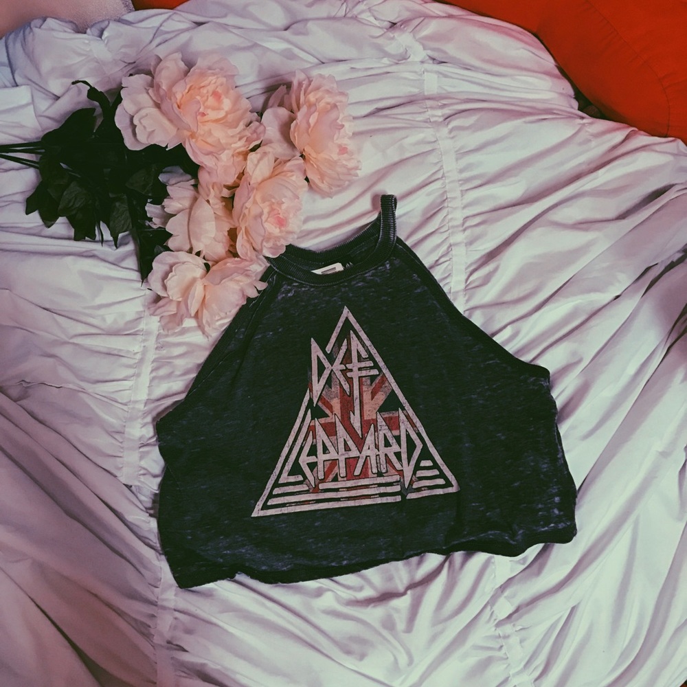 Dark grey crop top with a triangle shape pattern.