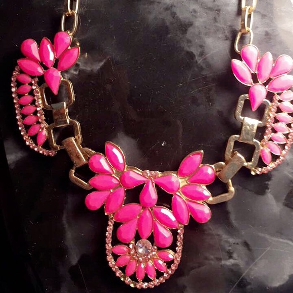 🎈SALE🎈Necklace - Picture 2 of 5