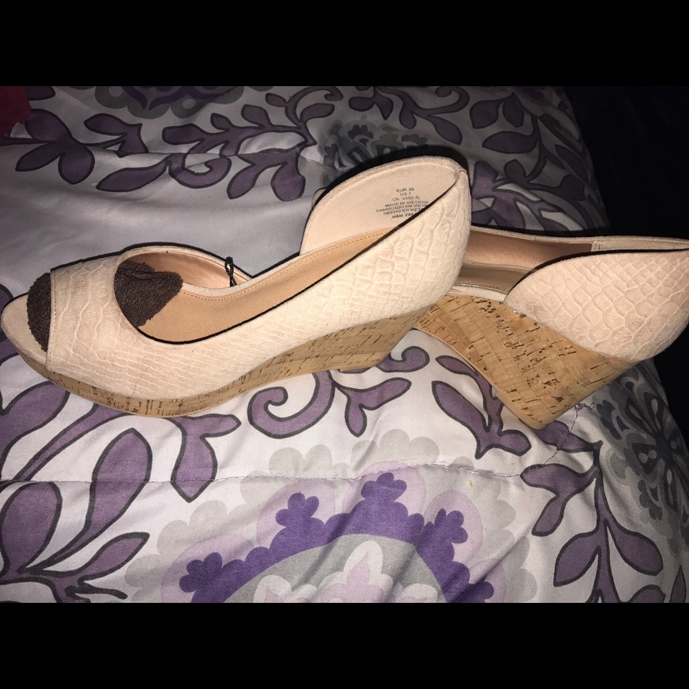 Women's shoes
