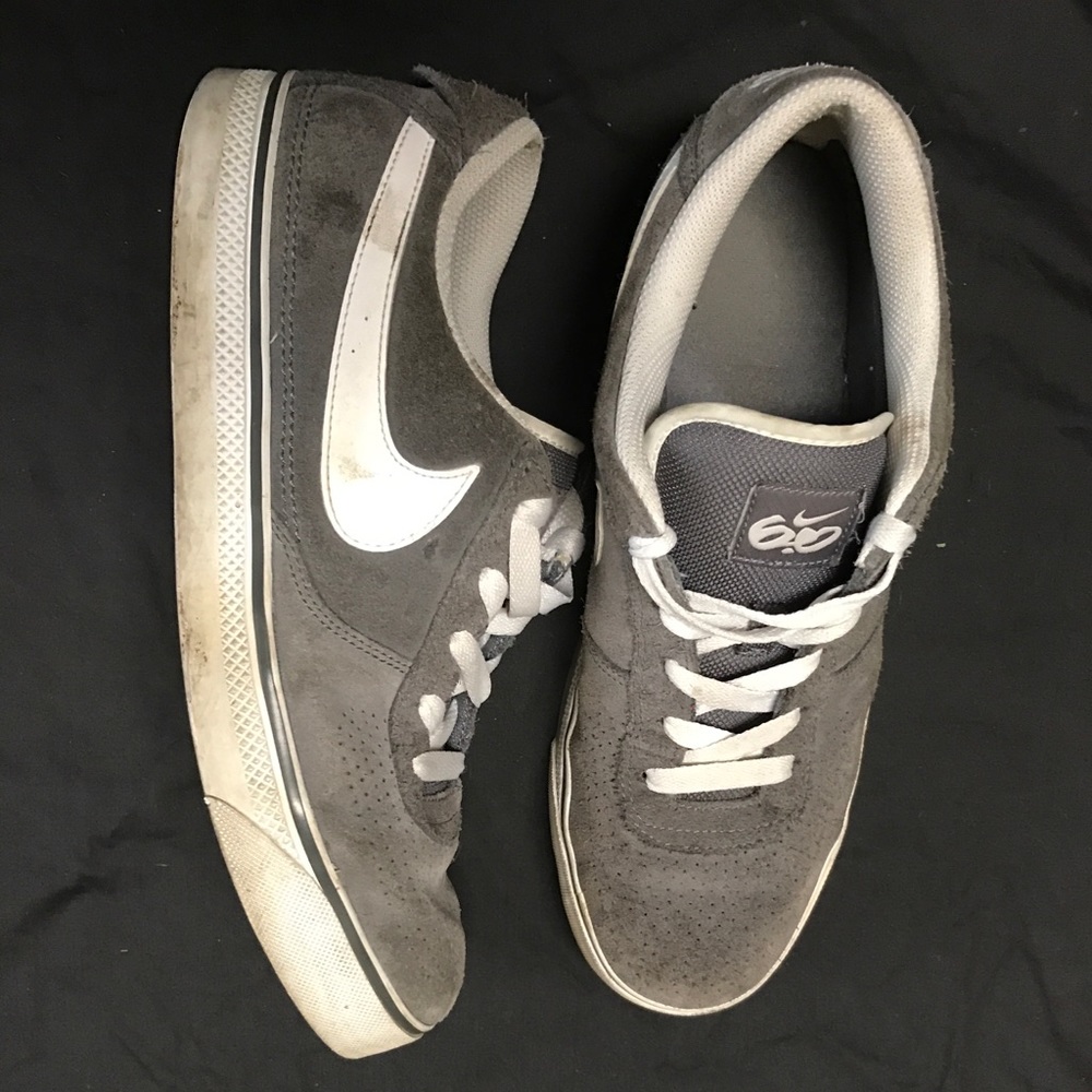 Mens Nike 6.0 low size 10 grey and white