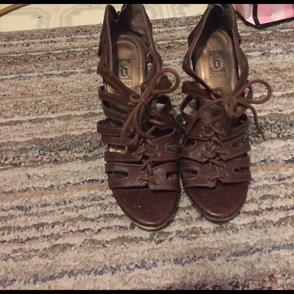 Heels - Picture 3 of 3