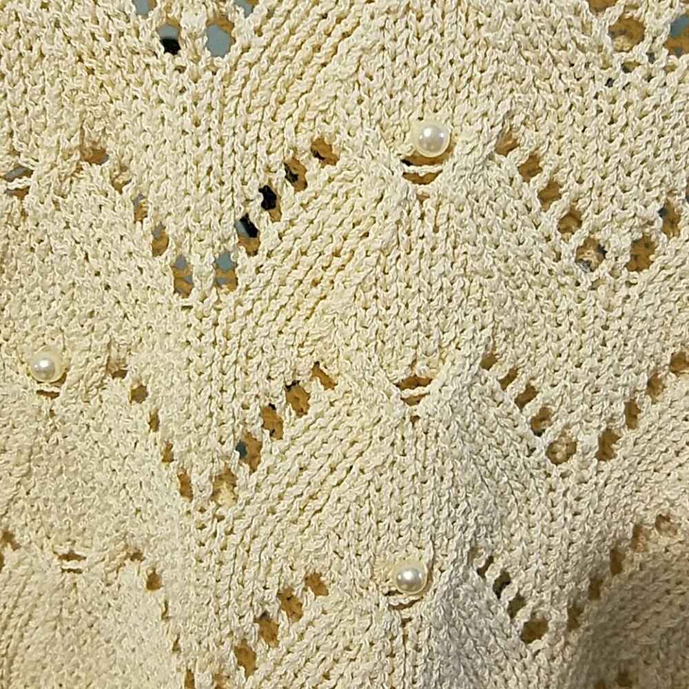 Beautiful yellow pearl sweater size L