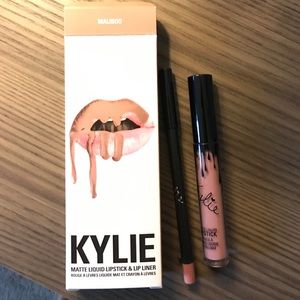 Kylie Cosmetics Makeup - Kylie Lip Kit in Maliboo Kylie Cosmetics Makeup - Kylie Lip Kit in Maliboo