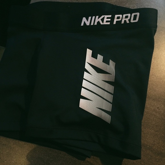 Nike PRO Dri Fit Training Shorts - Picture 2 of 3