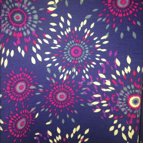 LuLaRoe Tops - Lularoe Perfect Tee NWT Sz Small
