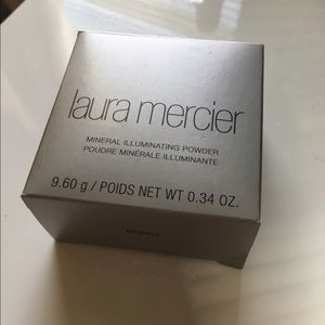 LAURA MERCIER Illuminating Powder