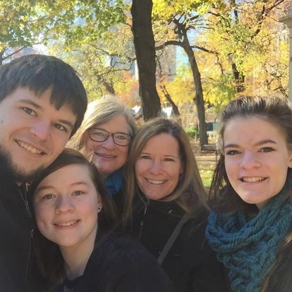 Meet your Posher, Ava - Picture 1 of 1