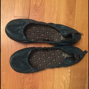 Black Poppy turquoise Flats