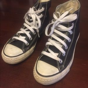black/white high top converse!