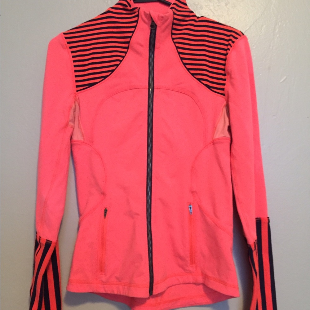 Lululemon jacket size 4