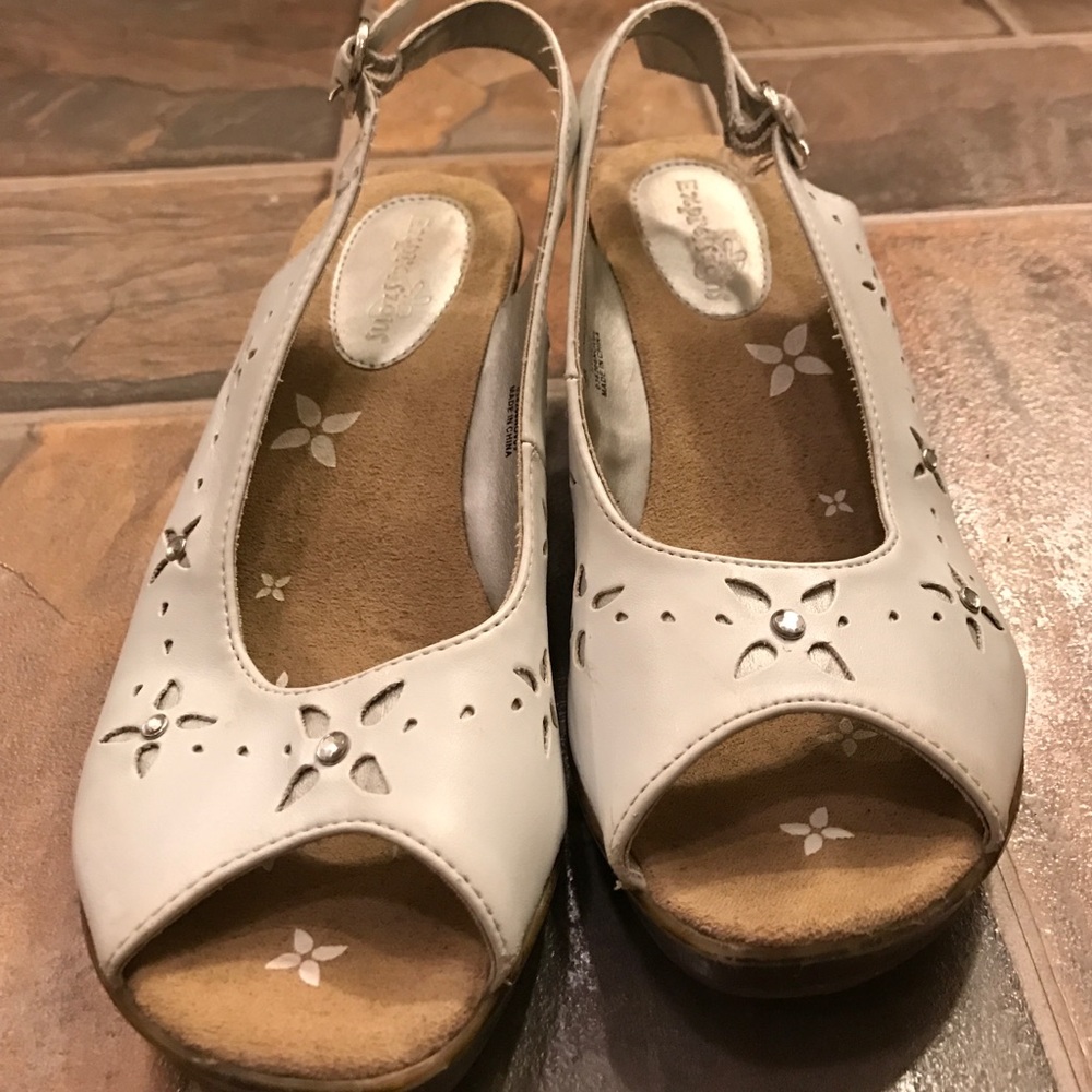sz 1 Expressions white wedges