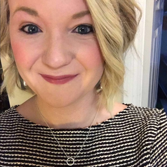 Meet your Posher, Jessica - Picture 2 of 2