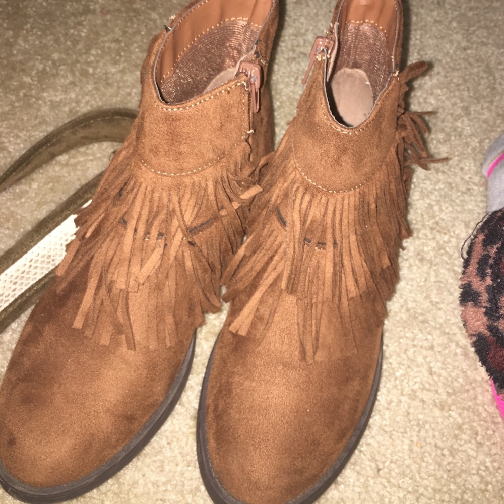 FRINGE BOOTIES!!!