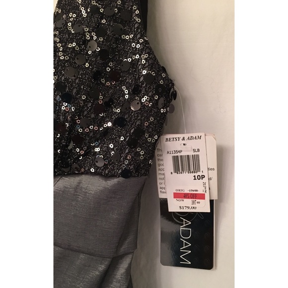 🎉SALE🎉Betsy Adam Dress!! 💋 - Picture 4 of 4