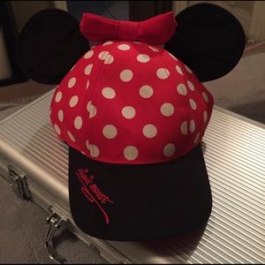 Minnie Mouse Snap Back