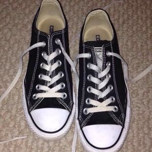 like new black low top converse