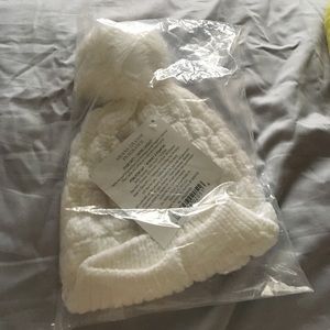 Ariana Grande pom pom hat new