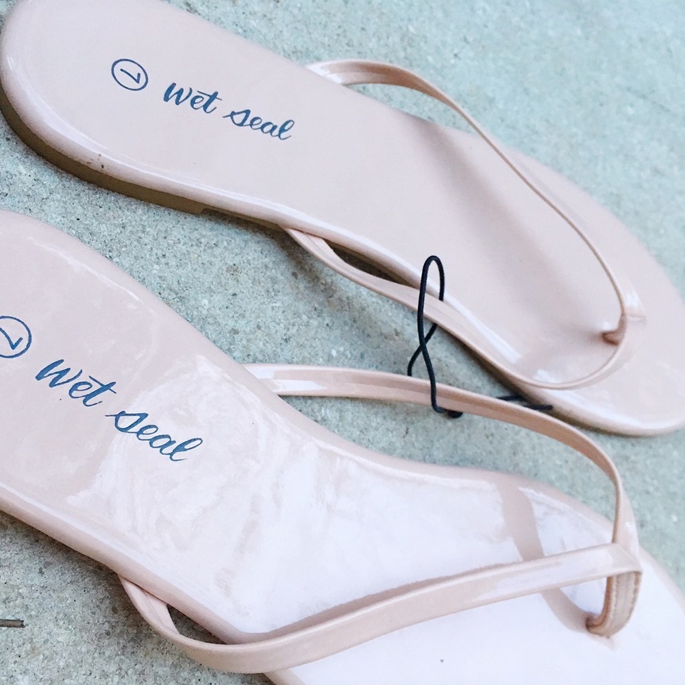 NWT Essential Flip Flops