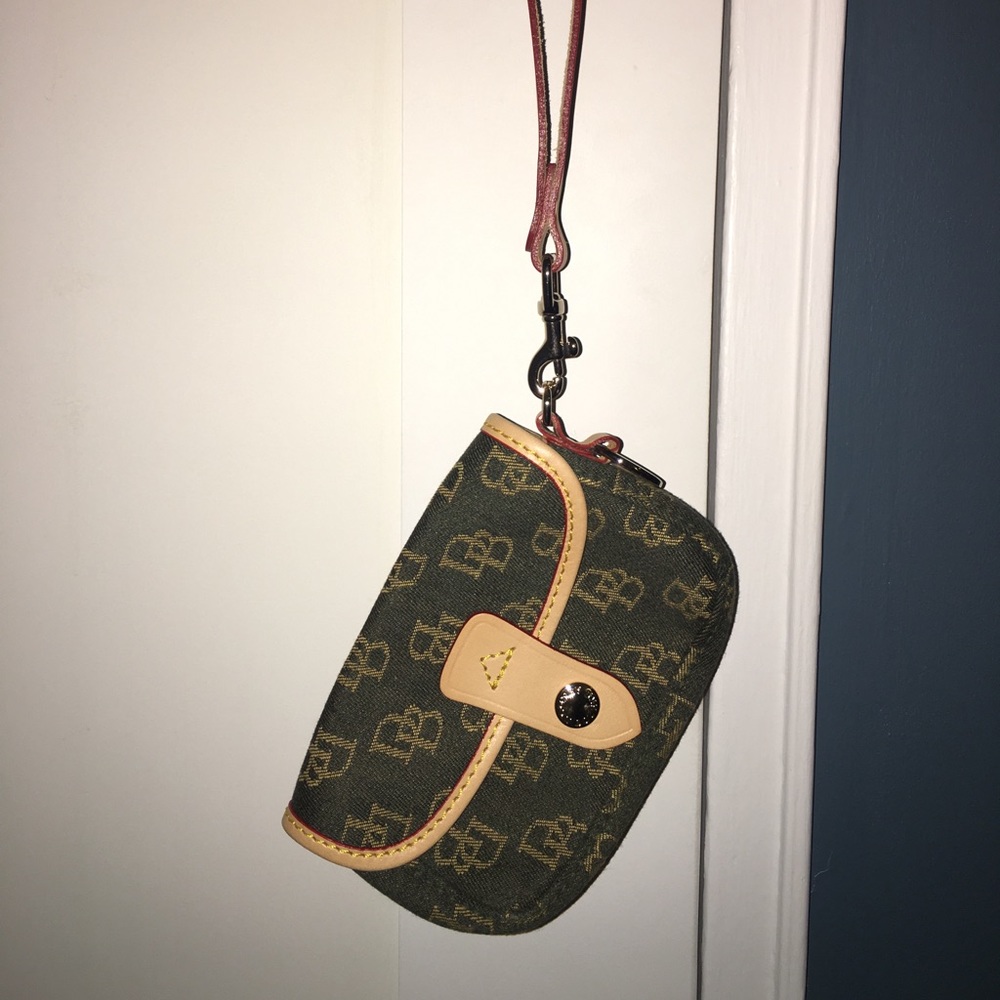 Dooney & Bourke clutch/wristlet