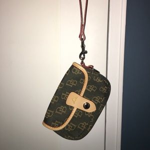 Dooney & Bourke clutch/wristlet Dooney & Bourke clutch/wristlet