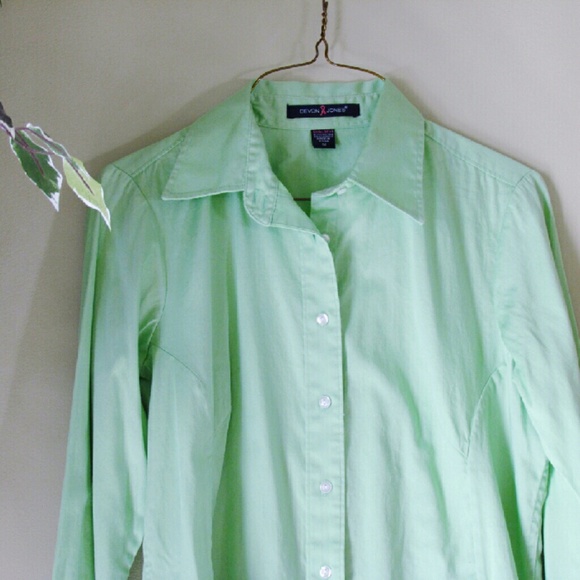 *UNAVAILABLE* Devon Jones // Green Button Up - Picture 3 of 3