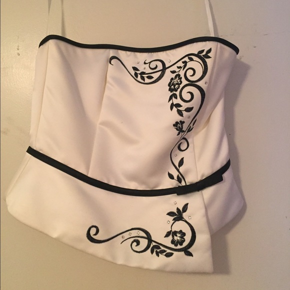 Prom - Picture 2 of 4