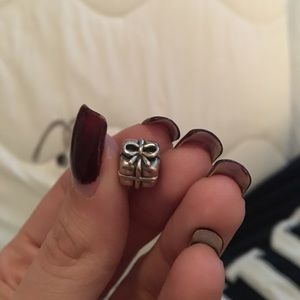 Pandora present box charm