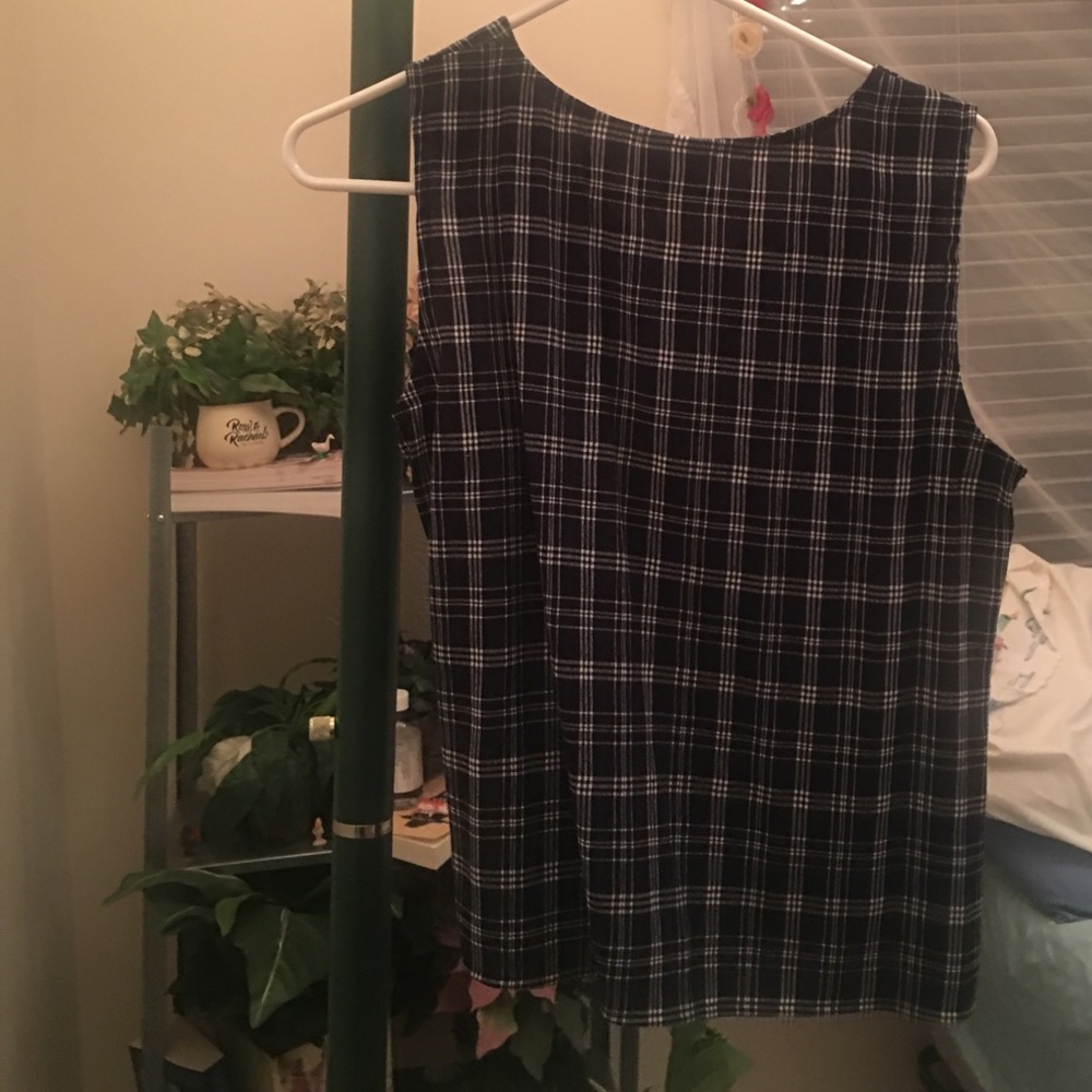 PLAID SLEEVELESS TEE - Picture 3 of 3