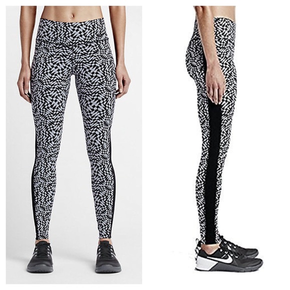 Nike Pants - NWT Nike Legendary Checker Tight Fit Leggings XS