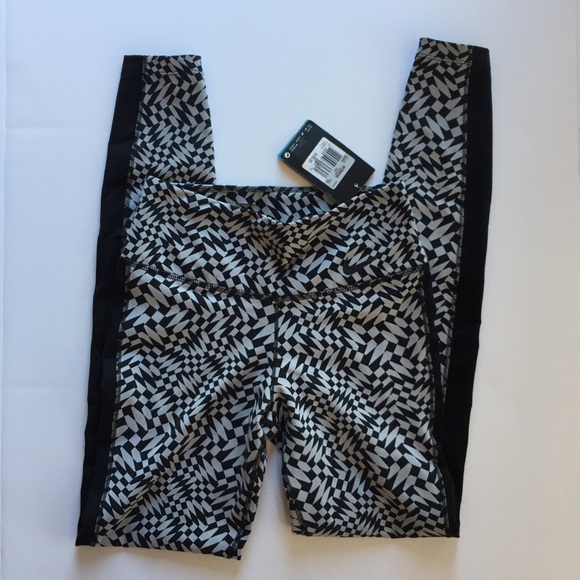 NWT Nike Legendary Checker Tight Fit Leggings XS - Picture 3 of 8