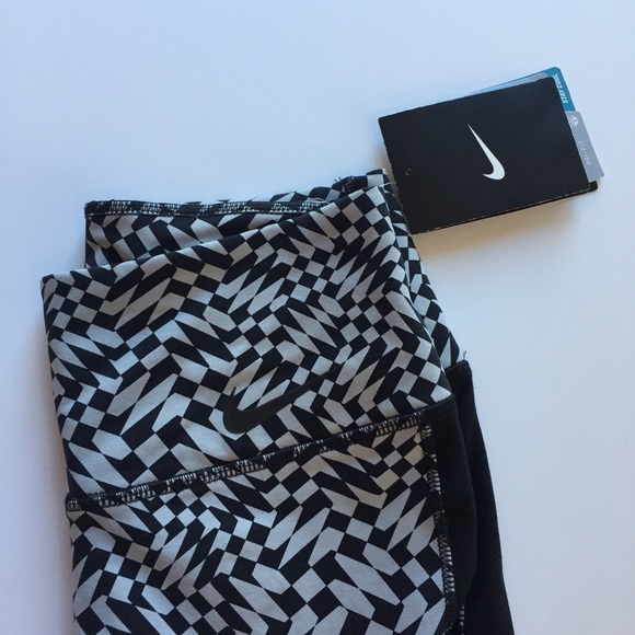 NWT Nike Legendary Checker Tight Fit Leggings XS - Picture 4 of 8