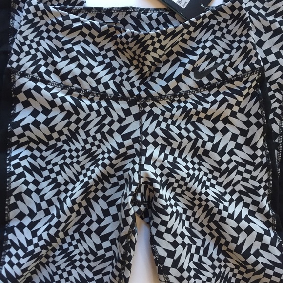 NWT Nike Legendary Checker Tight Fit Leggings XS - Picture 5 of 8