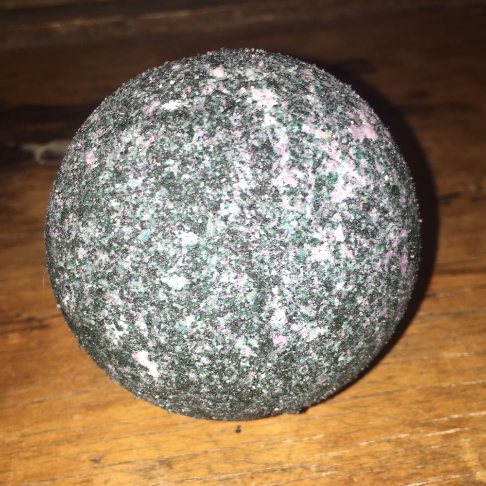 Black bath bomb