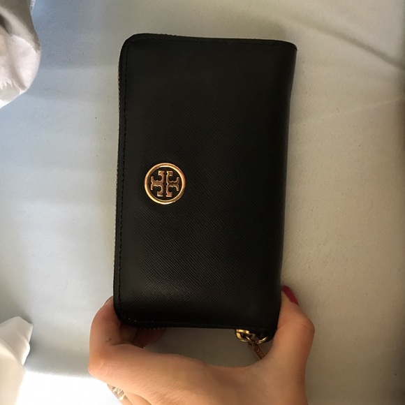 Tory Burch Zip Wallet - Picture 2 of 5