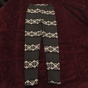YPP Faux Fur Lined Patterned Leggings *NWOT*