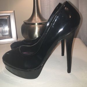 Black pumps 👠